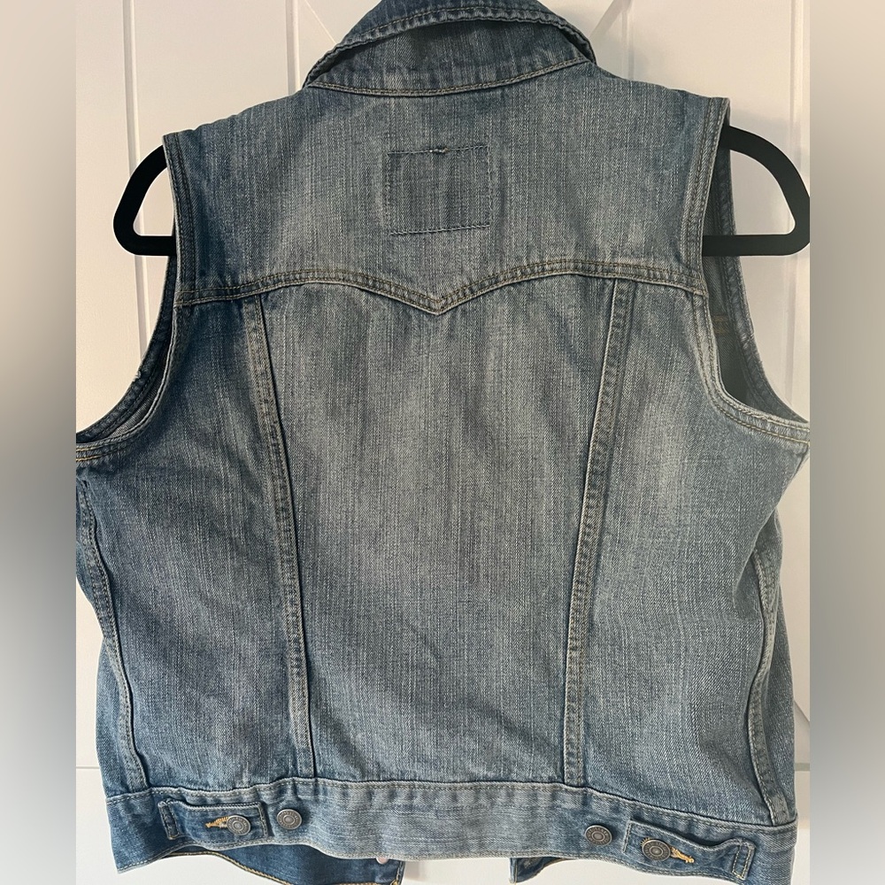 Levi’s Jean Vest - Picture 5 of 8